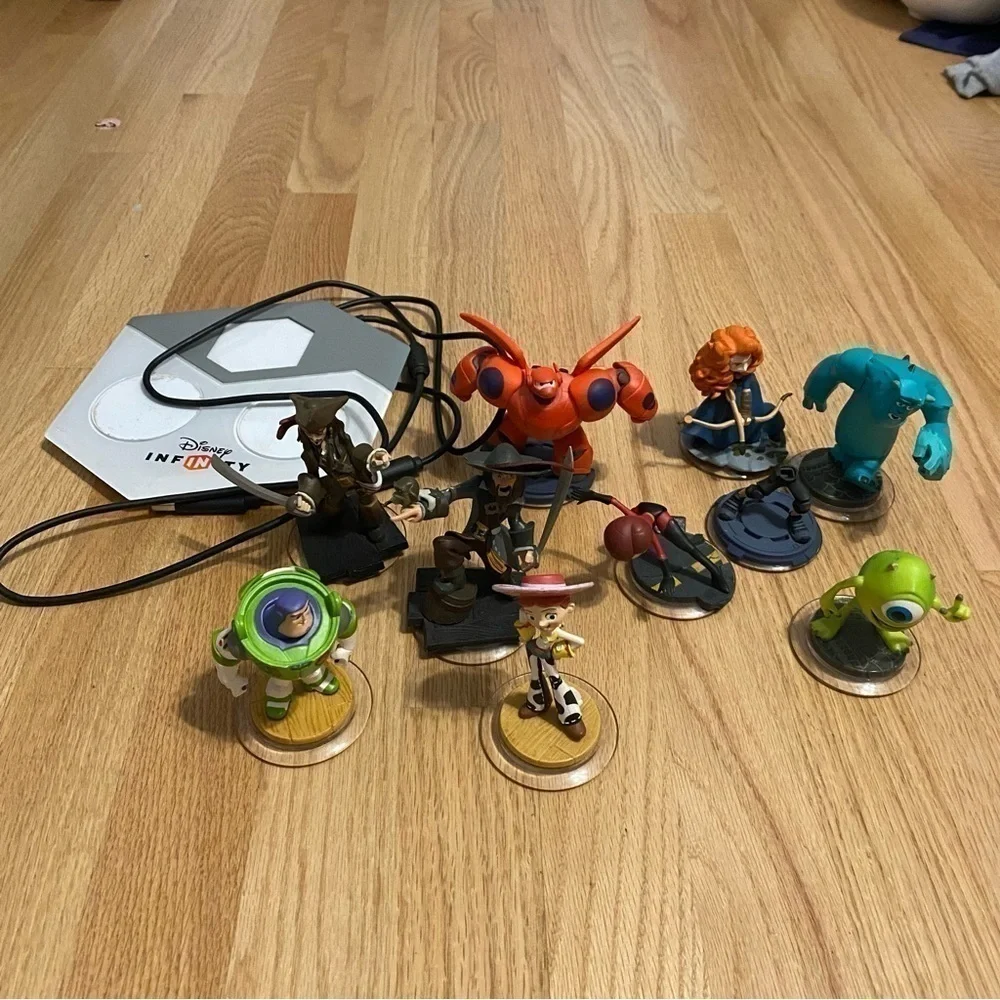 Disney Infinity Figures Set Some 2.0 W/ Base Woody Jessie Sully Merida Mike